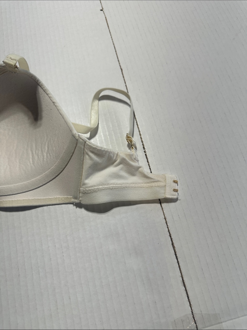 Thirdlove Smooth T-Shirt Bra in Ivory White - Wireless Light Support 30C 1/2 - Picture 6 of 7